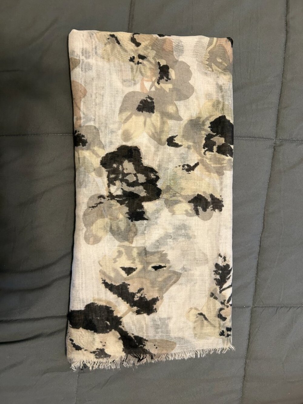 Large Shawl - Picture 3 of 7